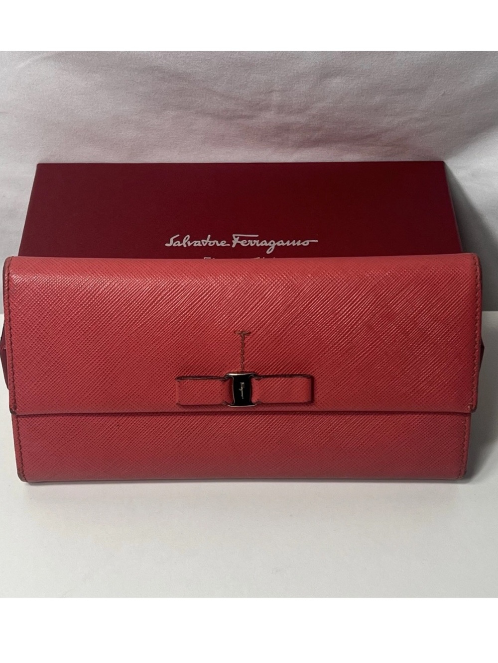 Salvatore Ferragamo Vara Pink Long Leather Wallet Nero Pebble Calf Bow Used